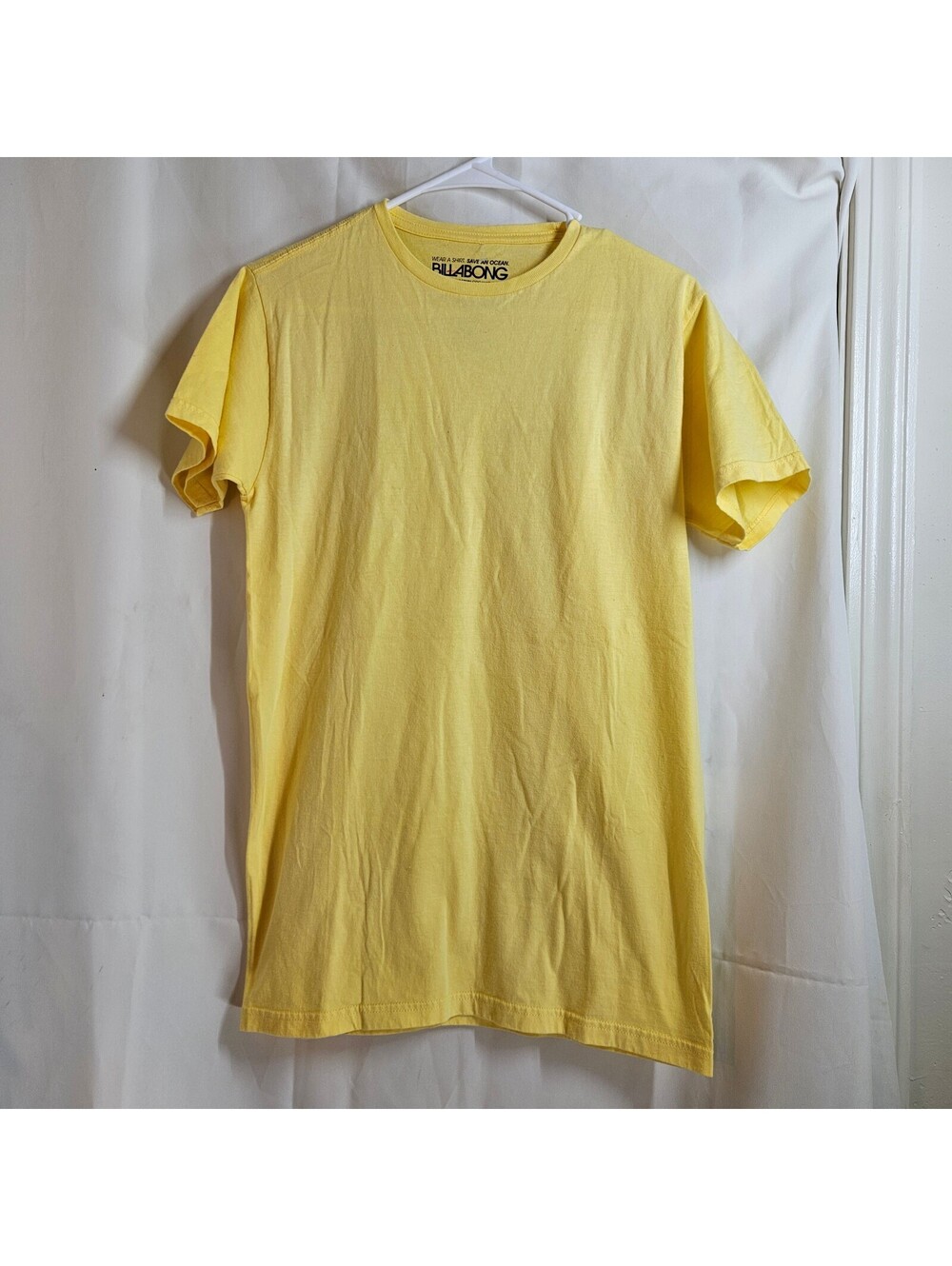 Billabong Size Small Yellow Organic Cotton T-Shirt with Tiny Spot